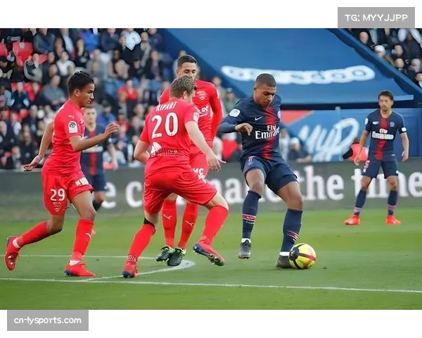 里尔防守组织纪律 四后卫防线在横向移动时的协同性 里尔防守组织纪律 四后卫防线在横向移动时的协同性